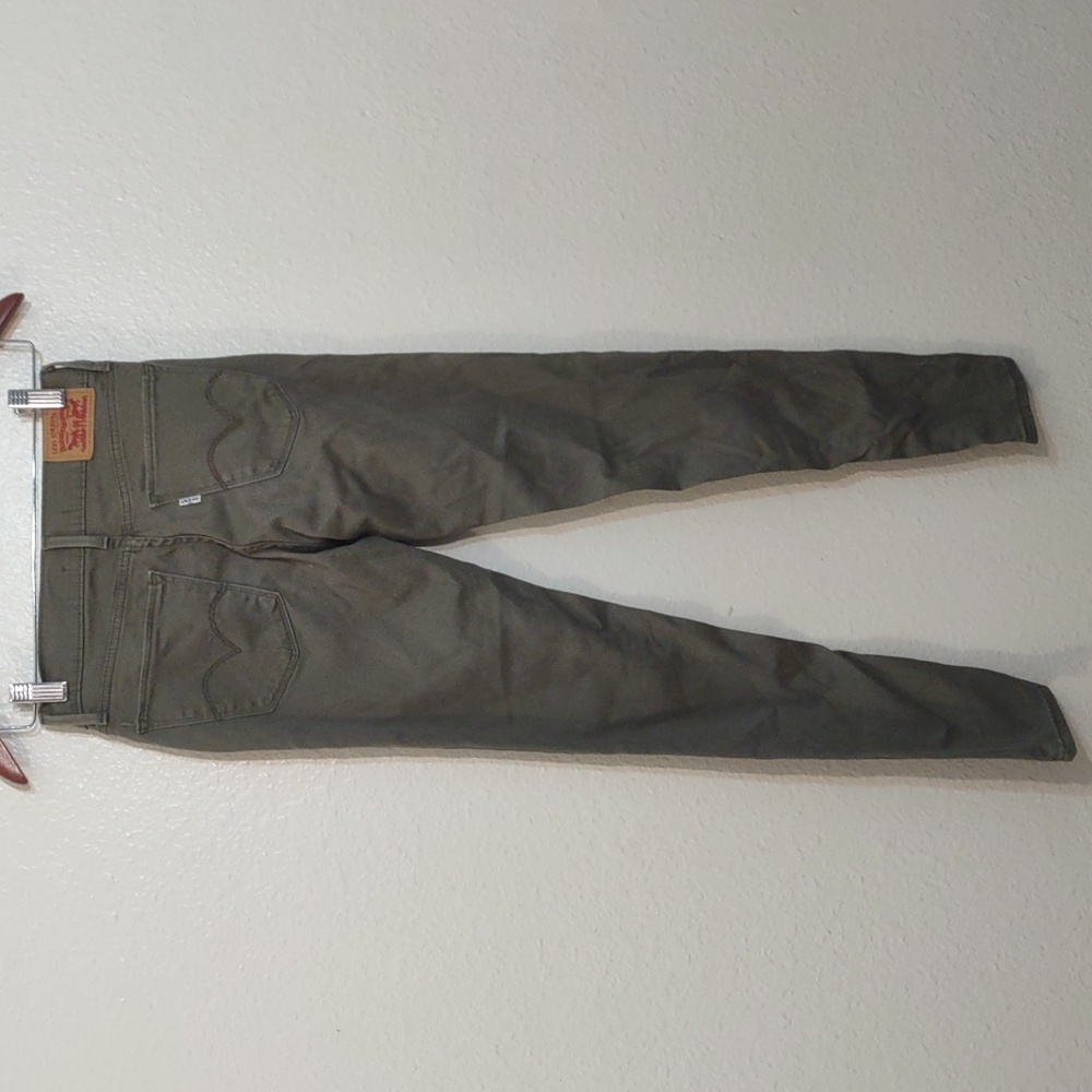SLIGHTLY USED LEVIS COLOR OLIVE 710 SUPER SKINNY SIZE 25 AS SEEN IN PHOTOS - Picture 7 of 10